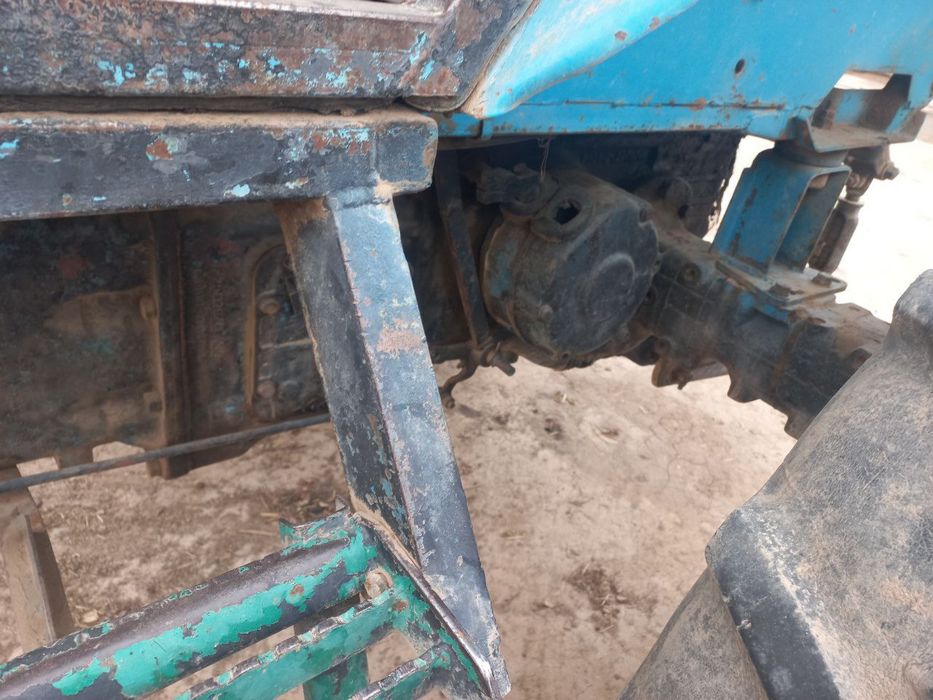 MTZ -80 traktor sotiladi