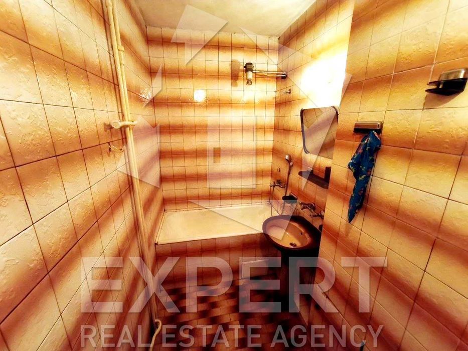 Тристаен апартамент в гр. Пловдив, кв. Източен, 390 евро!