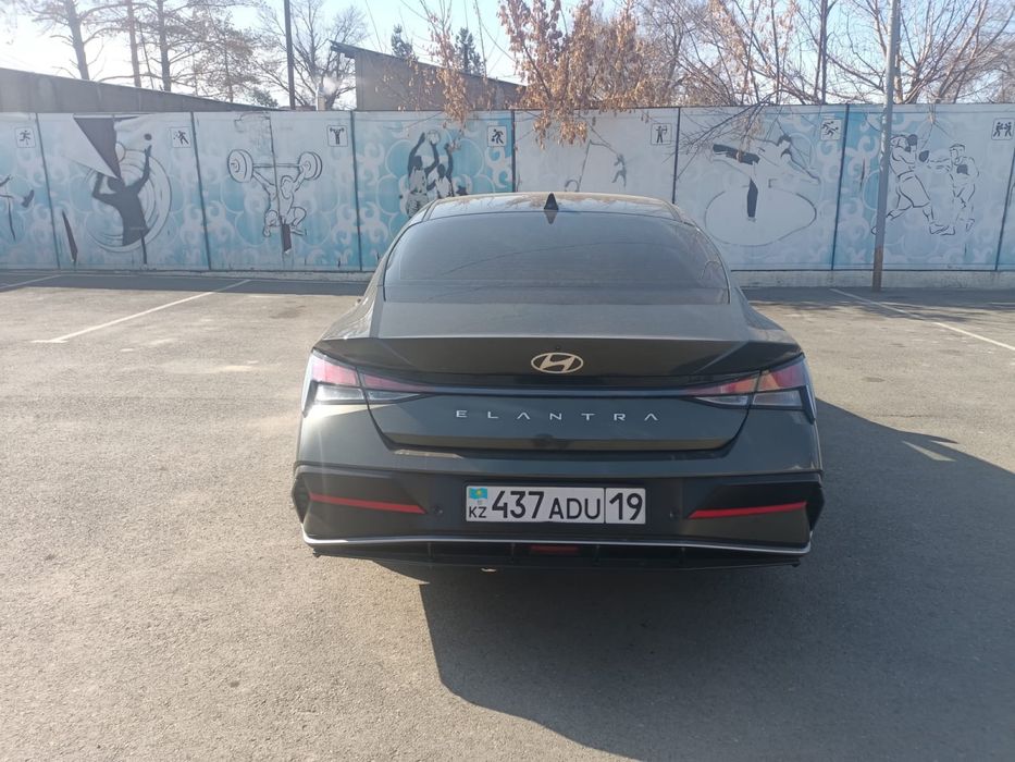 Hyundai Elantra 2023