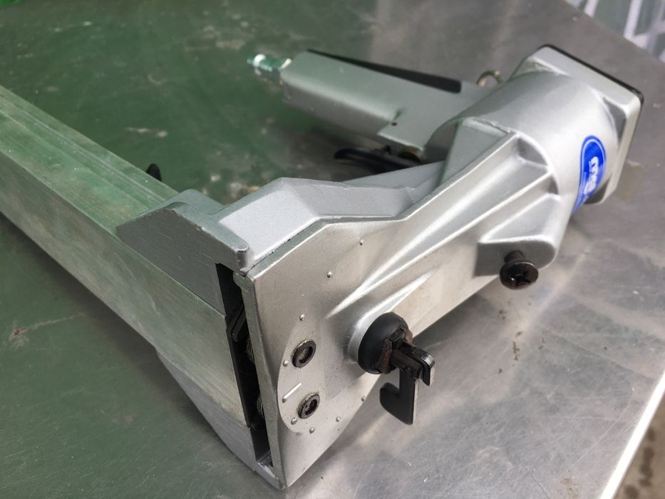 Capsator pentru carton  Elpa Box BA 35-19 RO-MA.