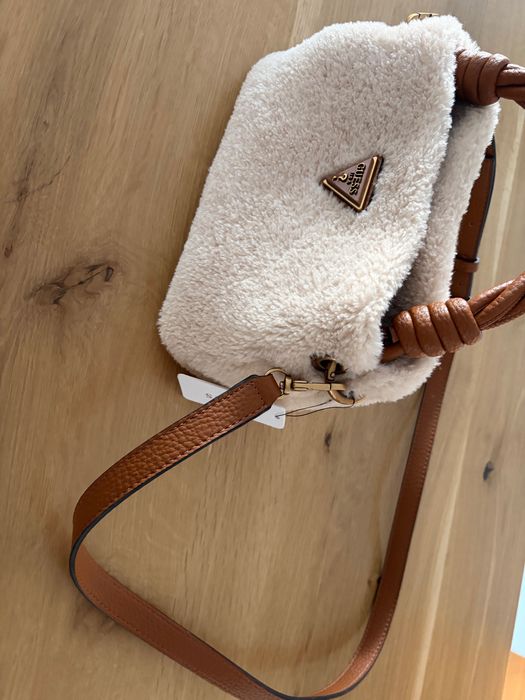 Чанта Guess чисто нова