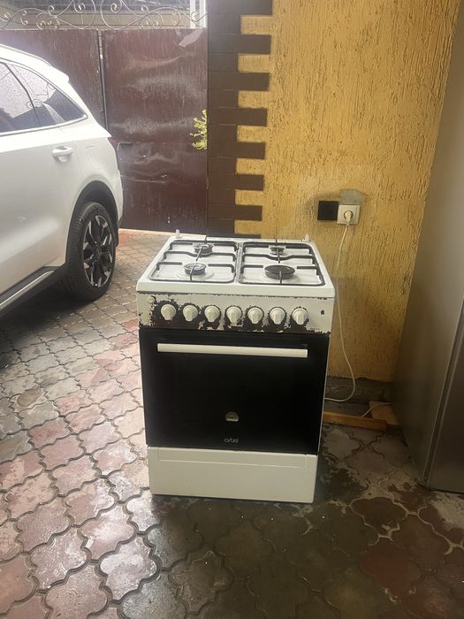 Продам газ плиту в рабочем состаяние