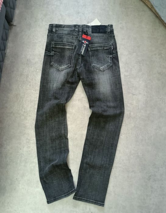 Продам джинсы новые