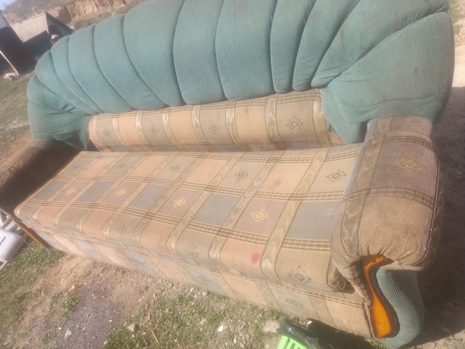 Срочно продам диван.