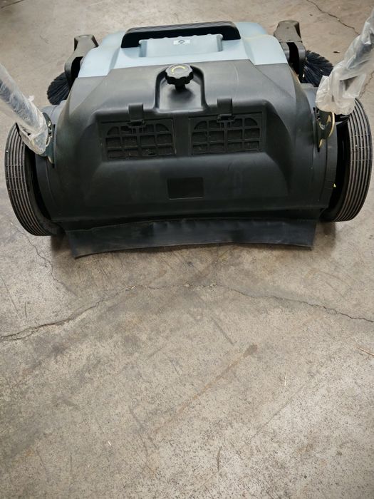 Vând mașina de curățat Nilfisk