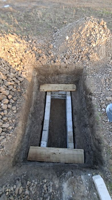 Копаем ямы могилы