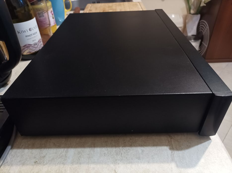 Продавам hi-fi сет усилвател, СД преар и тунер Rotel