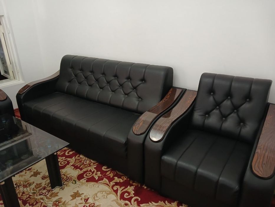 Devan sotiladi stoli bilan