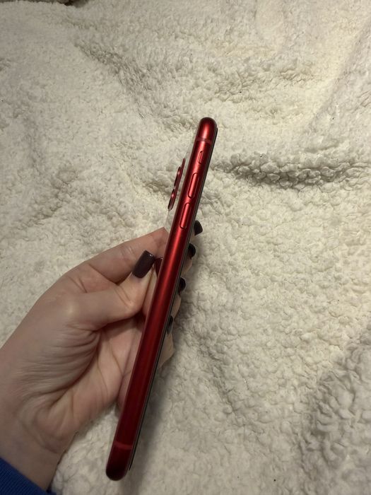 Iphone 11 червен