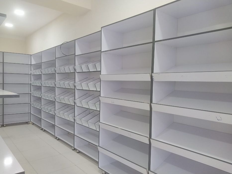 Magazin ofislar uchun polka vitrina stelaj va boshqalar