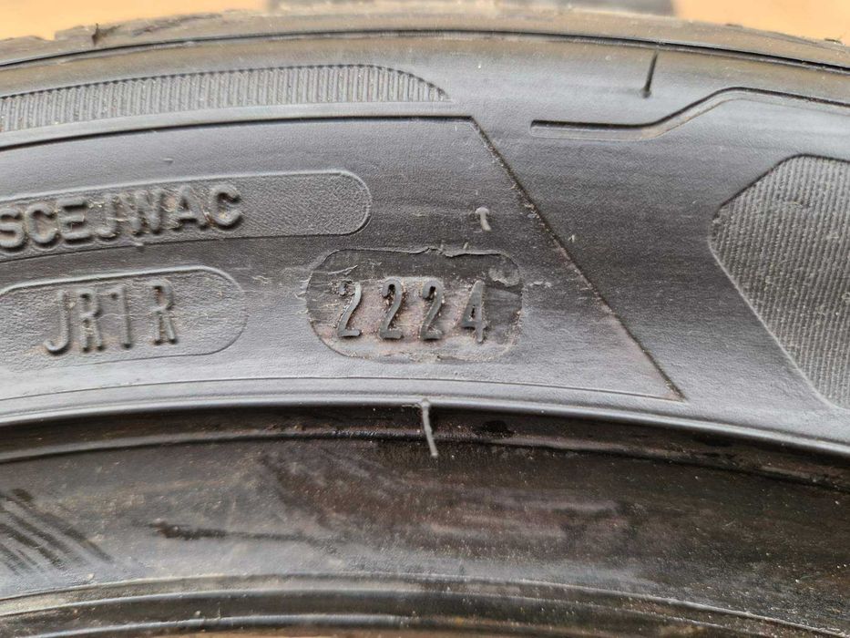 2 Goodyear R18 215/45 Летни гуми  DOT2224