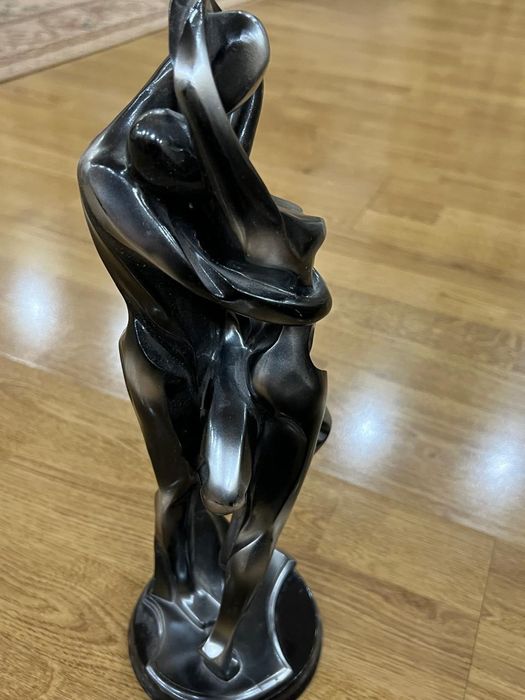 Стуэтка Влюбленные