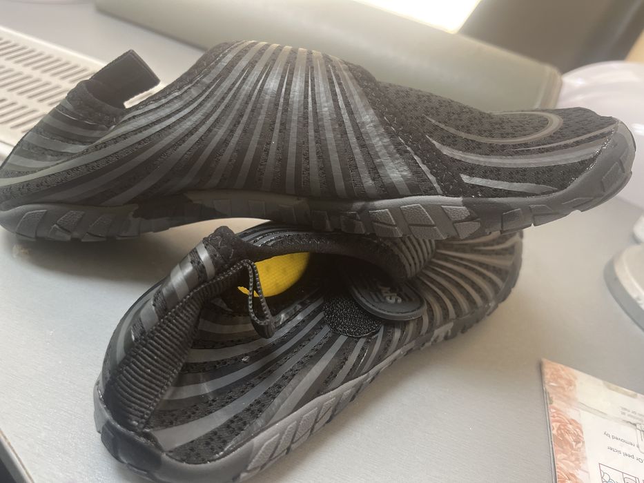 Маратонка тип боси крачета