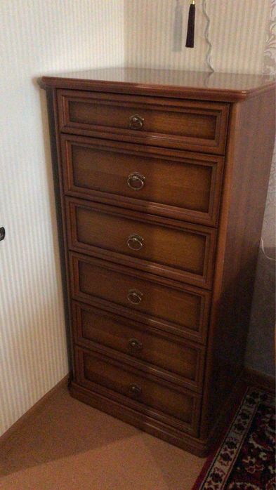 Комод с выдвижными ящиками