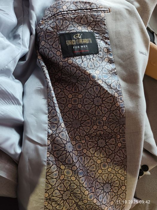 Нов неизползван костюм от 3 части