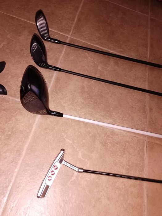 Чанта за голф, стикове и лазер