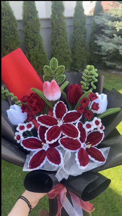 buchet din flori plusate