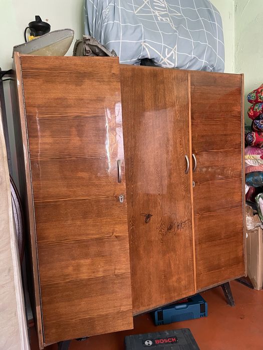 Старый шкаф продам