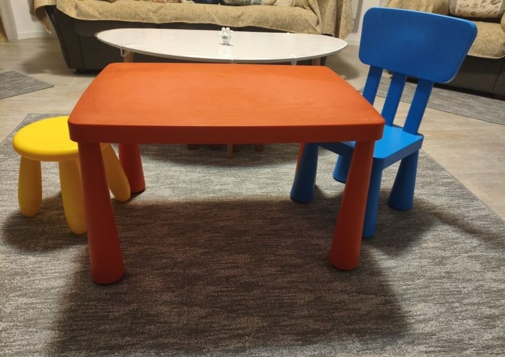Masa + 2 scaune pentru activități copii