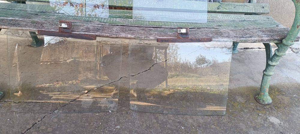 Здравейте продавам стъкла за москвич 2140Д