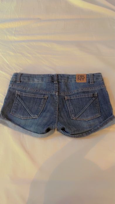 Pantaloni scurți DKNY Denim albastru