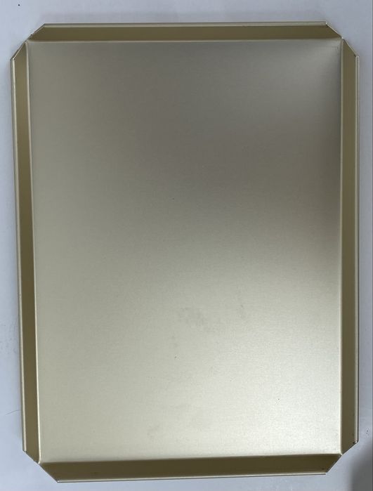 Tavi aurii pentru prezentare produse