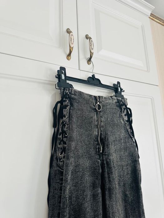 Blugi cu talie inalta negru spre gri , elastici masura S