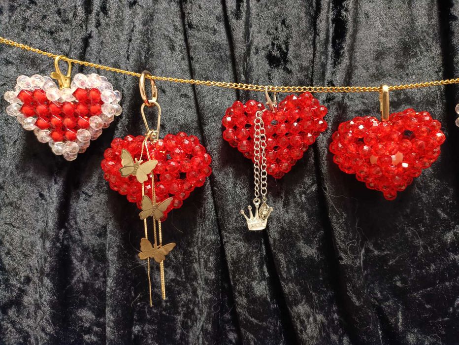 Украшение из бусин