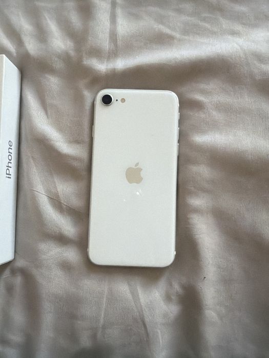 iPhone SE 2020. акб 73%, 128гб