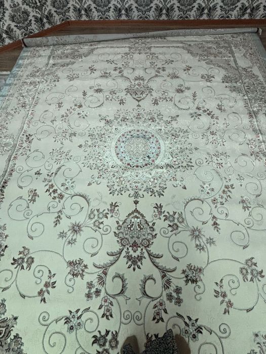 Новый ковер шелковый