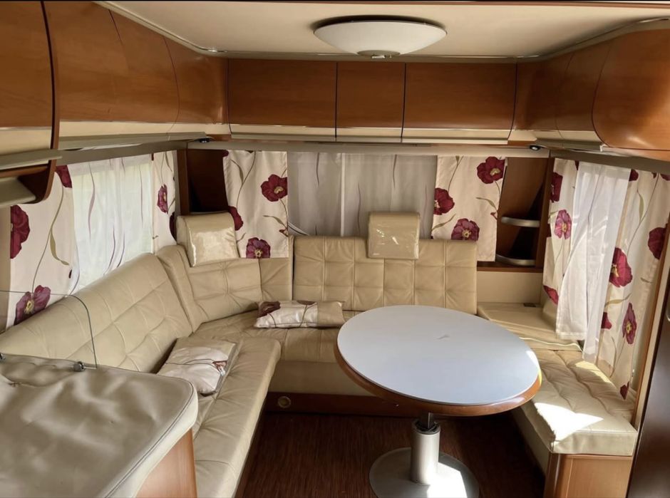 Каравана Fend Diamant 590+изграден навес