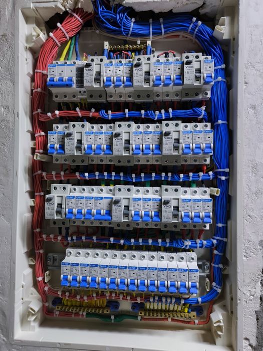 Электрик Профессиональный