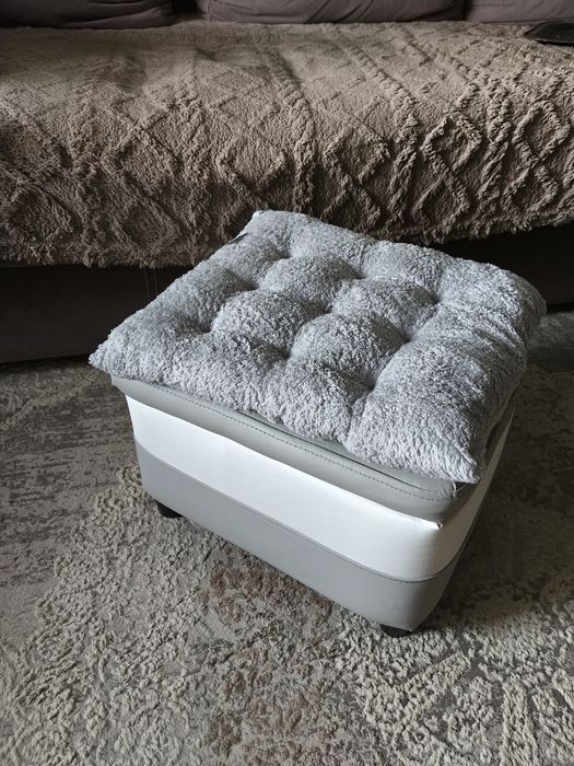 Новый придиванный пуфик