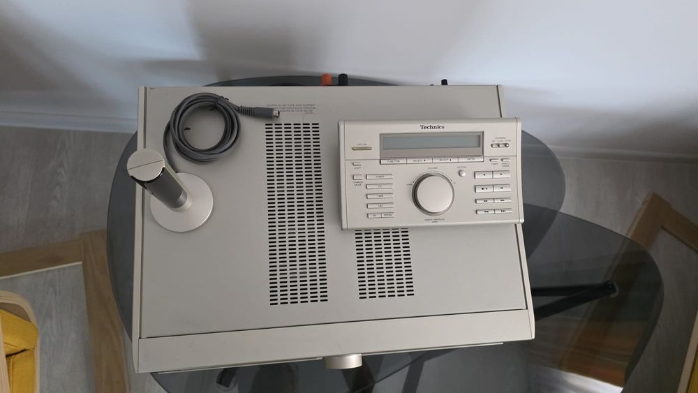 Linie HI-FI Technics E10 , Amplificator , CD player , Tape , Telecomanda . Seria E .