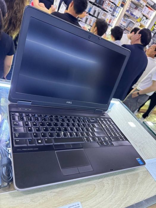 Dell Precision M2800
Intel core i7-4810MQ
Vga AMD FriePro W4170M 2Gb
D