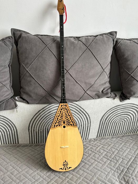 Продам домбру почи новая