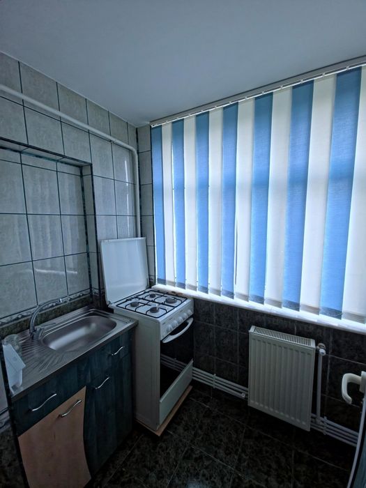 Apartament 2 camere zona Lisimed etaj 1/4(la cheie) mobilat si utilat
