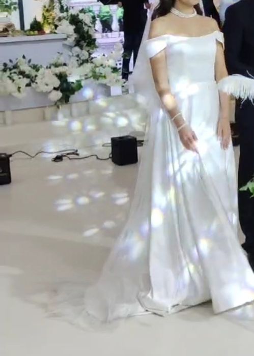 Свадебное платье,новое.Отличное качество