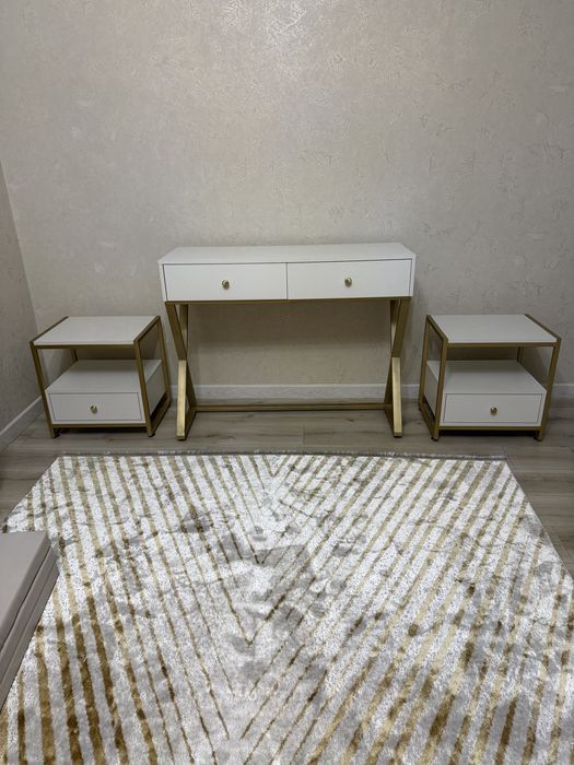 Продам туалетный столик и прикроватные тумбы