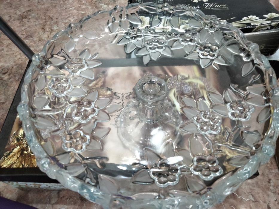 Продам тортницу в отличном состоянии