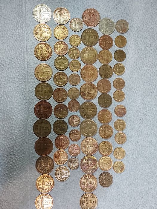 Продавам стари монети