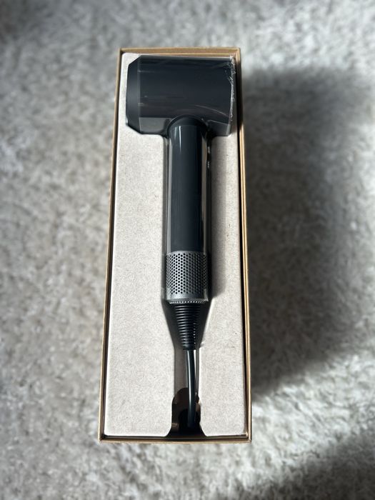 Uscator de par dyson supersonic HD08