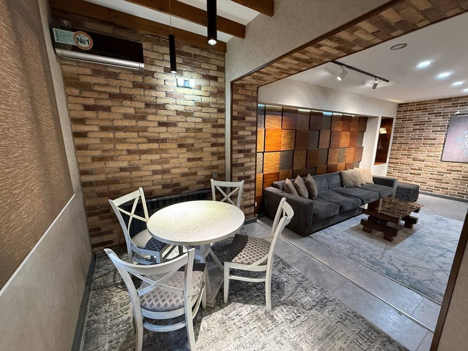 Продам квартиру Ц4 Алайскийрынок 3/1/4 70м2