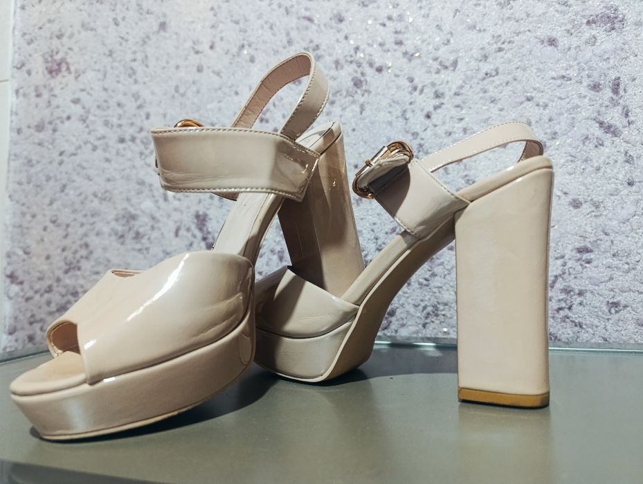 Босоножки женские нюд