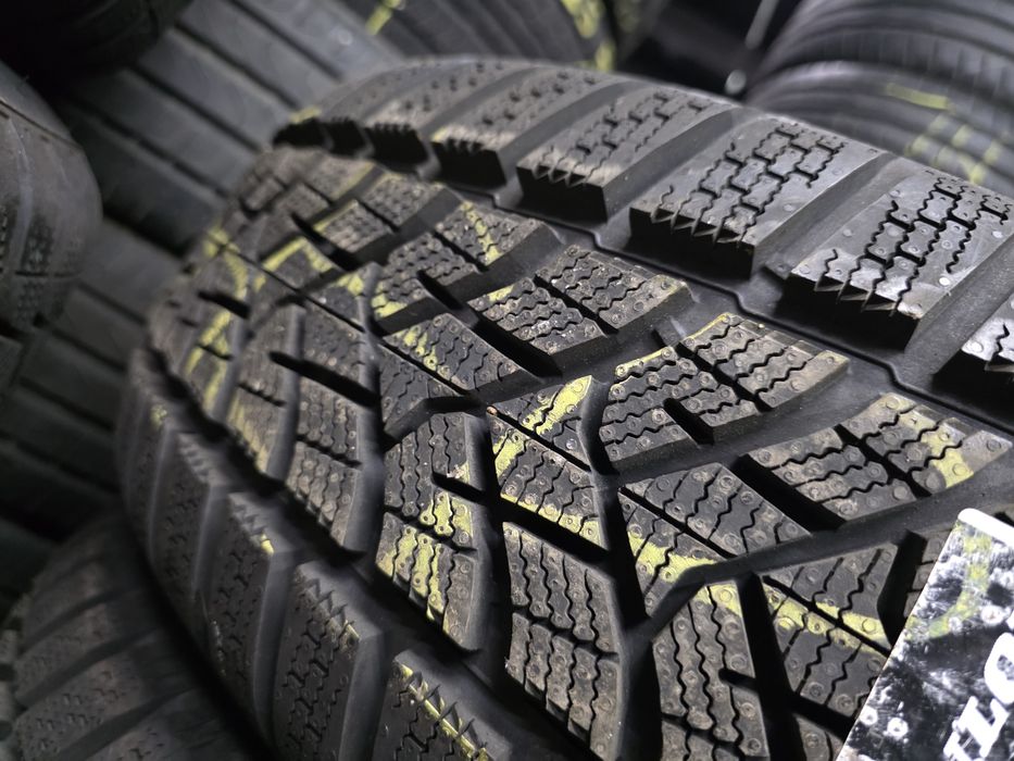 2бр Нови зимни гуми 215 65 16 - Dunlop