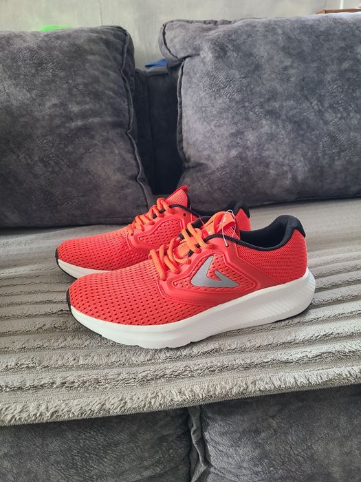 Кросовки Демикс 42 размер новые