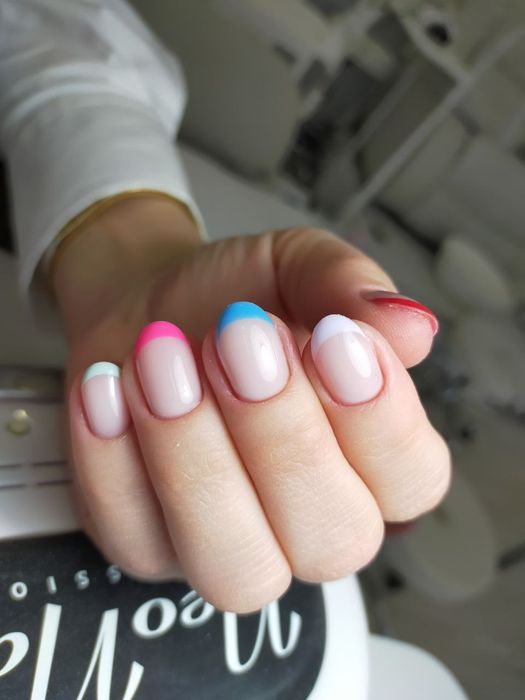 Услуги маникюра и педикюра в салоне красоты