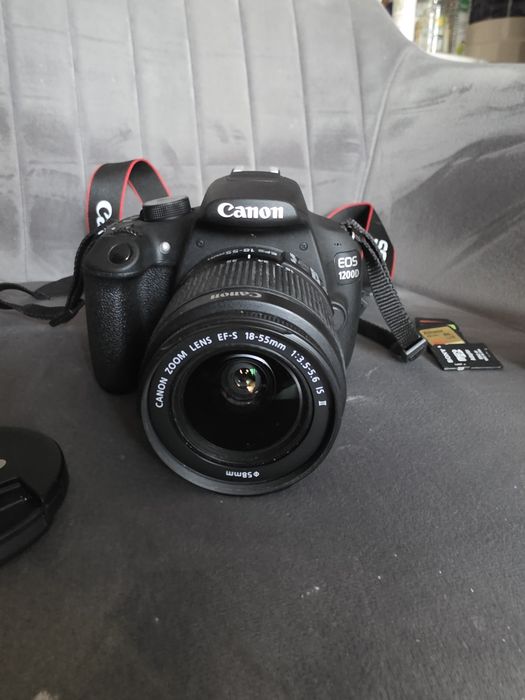 Canon EOS 1200D DSLR + Статив