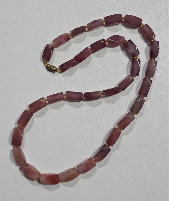 Бусы из натурального камня.