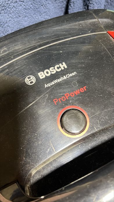 Перяща прахосмукачка Bosch AquaWash&Clean Серия 4, модел BWD421POW